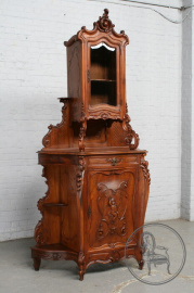 Антикварная витрина из ореха с резьбой в виде ангела код. BE3259413