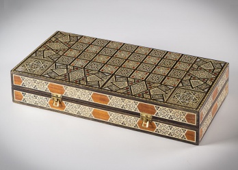 Старинные нарды в инкрустированной коробке код. RM4165338