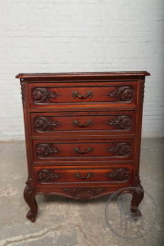 Антикварный дубовый комод на четыре ящика код. BE107249