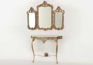 картинка Старинный консольный столик с зеркалом салоне старинных вещей "Шебби" являющийся официальным дистрибьютором в России и Беларуси