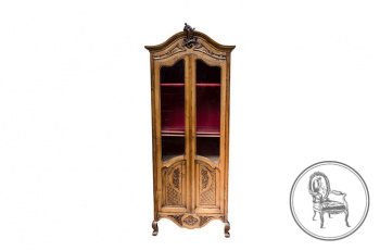 Антикварная витрина с резным фронтоном код. VS4145