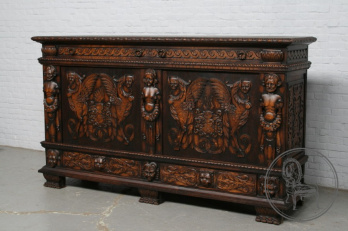 Антикварный комод с объемной резьбой с мифологическим сюжетом код. BE107692