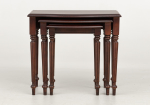 картинка Старинный набор столиков салоне старинных вещей "Шебби" являющийся официальным дистрибьютором в России и Беларуси