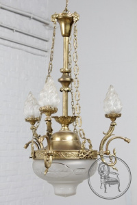 картинка Антикварная люстра салоне старинных вещей "Шебби" являющийся официальным дистрибьютором в России и Беларуси