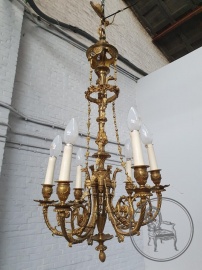 Антикварная люстра, декорированная бронзовыми цветами и бусами код. BE4097526