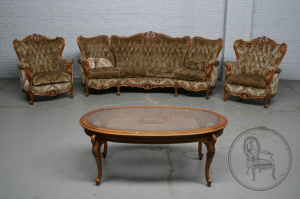 картинка Набор старинной мебели из 4х предметов с вензельной резьбой салоне старинных вещей "Шебби" являющийся официальным дистрибьютором в России и Беларуси