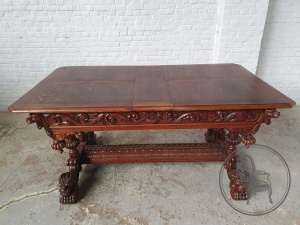 картинка Антикварный обеденный стол с резным подстольем салоне старинных вещей "Шебби" являющийся официальным дистрибьютором в России и Беларуси