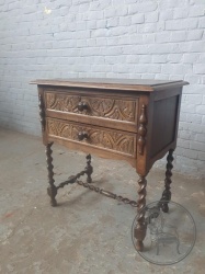 Антикварный дубовый комод с витыми ножками код. BE4144477