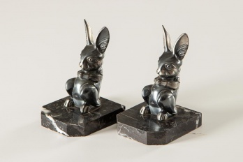 Старинные держатели для книг в виде зайцев код. RM4101647