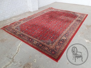 картинка Старинный иранский шерстяной ковер салоне старинных вещей "Шебби" являющийся официальным дистрибьютором в России и Беларуси
