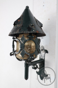 картинка Антикварный фонарь салоне старинных вещей "Шебби" являющийся официальным дистрибьютором в России и Беларуси