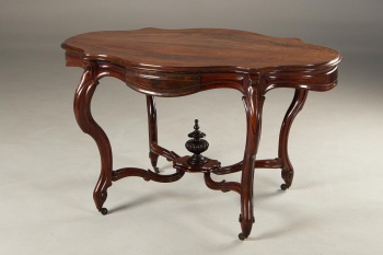Антикварный стол из палисандра с фигурной столешницей код. RM4101702