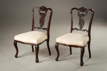 Пара антикварных стульев из красного дерева код. RM4101612