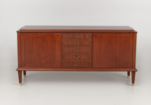 картинка Старинный комод салоне старинных вещей "Шебби" являющийся официальным дистрибьютором в России и Беларуси