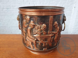 картинка Антикварное медное кашпо салоне старинных вещей "Шебби" являющийся официальным дистрибьютором в России и Беларуси