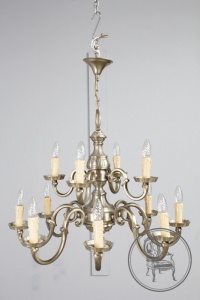 картинка Старинная люстра в стиле Людовика XV салоне старинных вещей "Шебби" являющийся официальным дистрибьютором в России и Беларуси