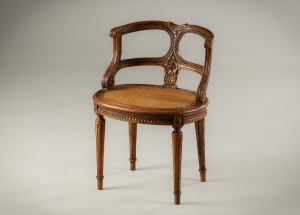 картинка Антикварное кресло из ореха с ротанговым сиденьем салоне старинных вещей "Шебби" являющийся официальным дистрибьютором в России и Беларуси