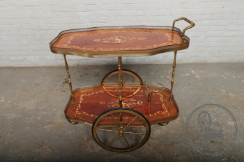Старинный столик на колесах с маркетри и латунными элементами код. BE107103