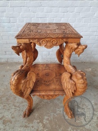 Антикварный резной приставной столик из ореха код. BE4105748