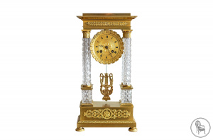 картинка Антикварные каминные часы салоне старинных вещей "Шебби" являющийся официальным дистрибьютором в России и Беларуси