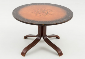 картинка Cтаринный стол салоне старинных вещей "Шебби" являющийся официальным дистрибьютором в России и Беларуси