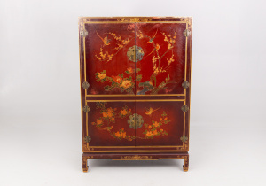 картинка Старинный комод салоне старинных вещей "Шебби" являющийся официальным дистрибьютором в России и Беларуси