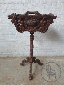 картинка Антикварная ореховая подставка для цветов салоне старинных вещей "Шебби" являющийся официальным дистрибьютором в России и Беларуси