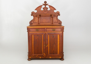 картинка Антикварный комод салоне старинных вещей "Шебби" являющийся официальным дистрибьютором в России и Беларуси