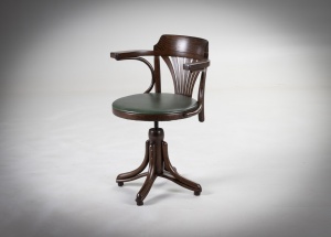 Старинное вращающееся кресло из гнутого дерева с кожаным сиденьем код.&nbsp;RM4165698