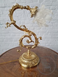 Старинная настольная лампа в форме цветка с распустившимся бутоном код. BE3259546