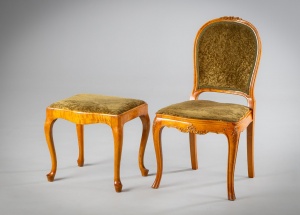 картинка Старинный комплект из бука, стул и пуфик салоне старинных вещей "Шебби" являющийся официальным дистрибьютором в России и Беларуси