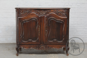 картинка Антикварный комод салоне старинных вещей "Шебби" являющийся официальным дистрибьютором в России и Беларуси