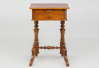 Антикварный швейный столик с маркетри код. RM4101456