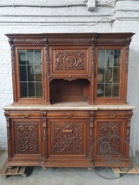 Антикварный дубовый буфет с резными мифологическими фигурами код. BE4150612