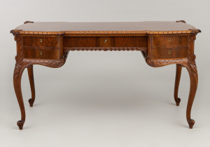 картинка Старинный письменный стол салоне старинных вещей "Шебби" являющийся официальным дистрибьютором в России и Беларуси