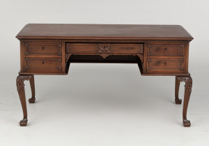 картинка Старинный письменный стол салоне старинных вещей "Шебби" являющийся официальным дистрибьютором в России и Беларуси