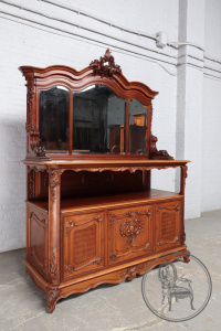 картинка Антикварный ореховый буфет с зеркалами и резной короной салоне старинных вещей "Шебби" являющийся официальным дистрибьютором в России и Беларуси