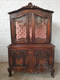 Антикварная дубовая витрина с резной короной код. BE4096967