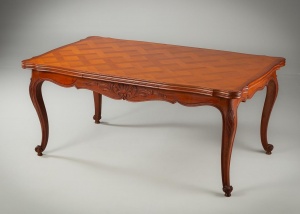 картинка Старинный раскладывающийся стол на ножках-кабриоль с резьбой в виде листьев и завитков салоне старинных вещей "Шебби" являющийся официальным дистрибьютором в России и Беларуси