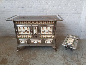 картинка Антикварная печь салоне старинных вещей "Шебби" являющийся официальным дистрибьютором в России и Беларуси