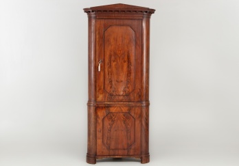 Антикварный угловой посудный шкаф код. RM4100218