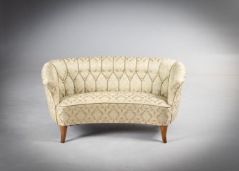 Старинный двухместный диван изогнутой формы banana sofa код. RM4165714