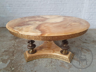 Старинный кофейный столик с бронзовыми ножками и столешницей из оникса код. BE107111