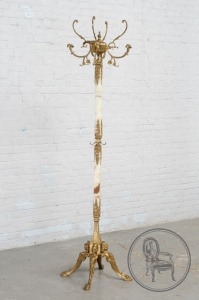 картинка Старинная вешалка салоне старинных вещей "Шебби" являющийся официальным дистрибьютором в России и Беларуси