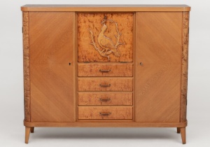 картинка Старинный высокий комод с резной птицей салоне старинных вещей "Шебби" являющийся официальным дистрибьютором в России и Беларуси