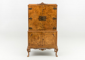 картинка Старинный бар салоне старинных вещей "Шебби" являющийся официальным дистрибьютором в России и Беларуси