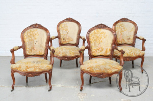 картинка Антикварные кресла (4 шт.) в стиле рококо с гобеленовой обивкой салоне старинных вещей "Шебби" являющийся официальным дистрибьютором в России и Беларуси