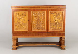 картинка Старинный комод салоне старинных вещей "Шебби" являющийся официальным дистрибьютором в России и Беларуси