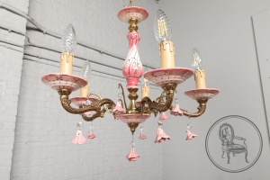 картинка Старинная люстра с фарфоровыми розами салоне старинных вещей "Шебби" являющийся официальным дистрибьютором в России и Беларуси