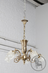 Старинная бронзовая люстра со стеклянными плафонами в форме цветов код. BE6418